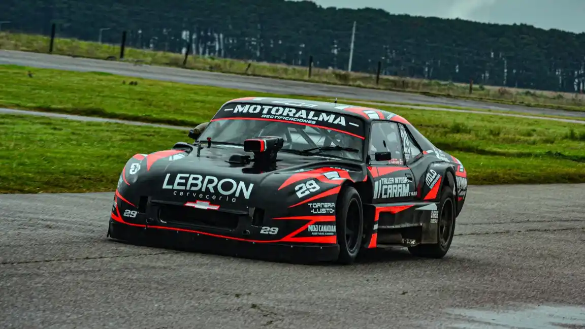 Impecable presentación. La Chevy de Lucas Caram, nuevamente en pista