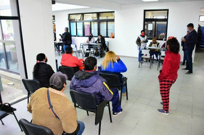 En julio las muertes por covid-19 disminuyeron el 38%