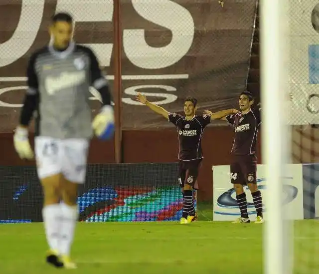 Lanús derrotó a Quilmes y va por la punta del torneo