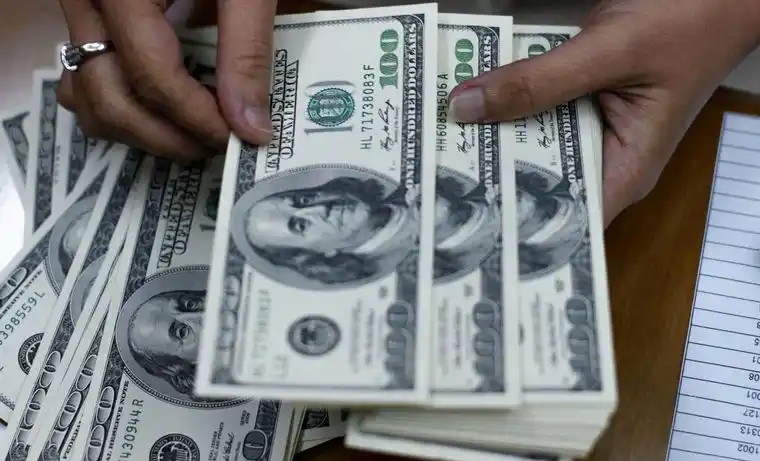 El dólar "blue" experimenta un avance de $50.