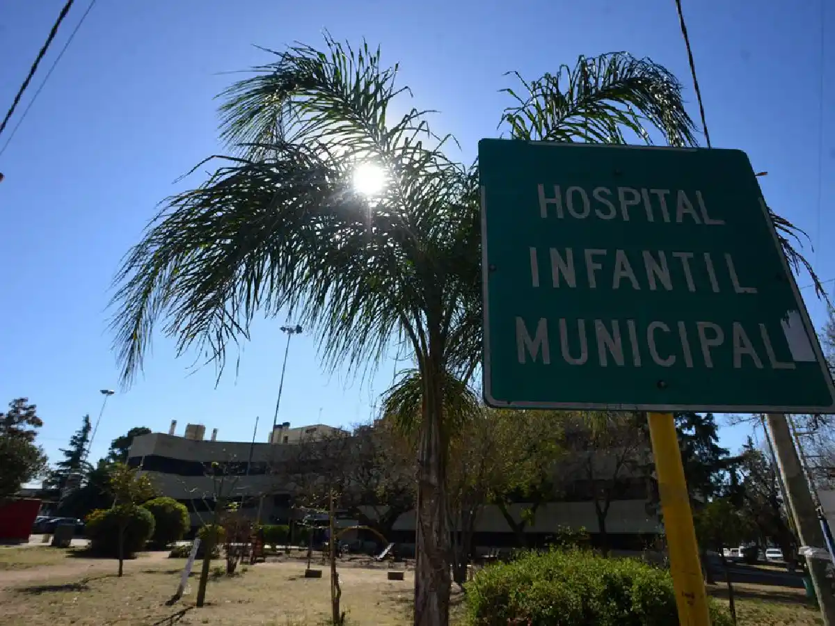 Córdoba: otro nene resultó electrocutado al tocar un poste de luz en una plaza
