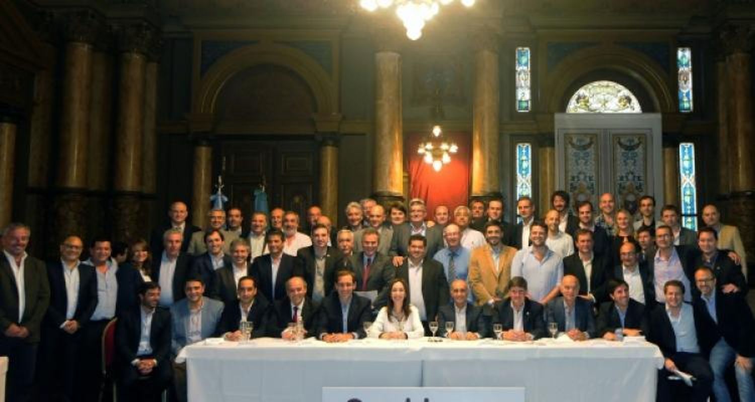 Salazar participa de segundo encuentro de intendentes de Cambiemos