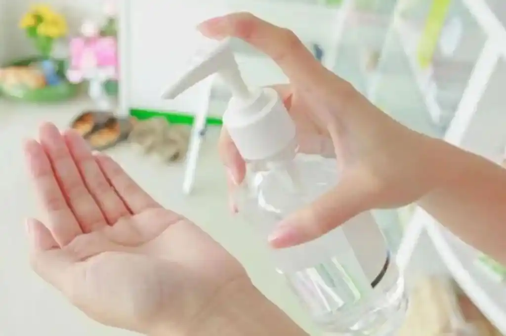 El Ejército producirá alcohol en gel y barbijos