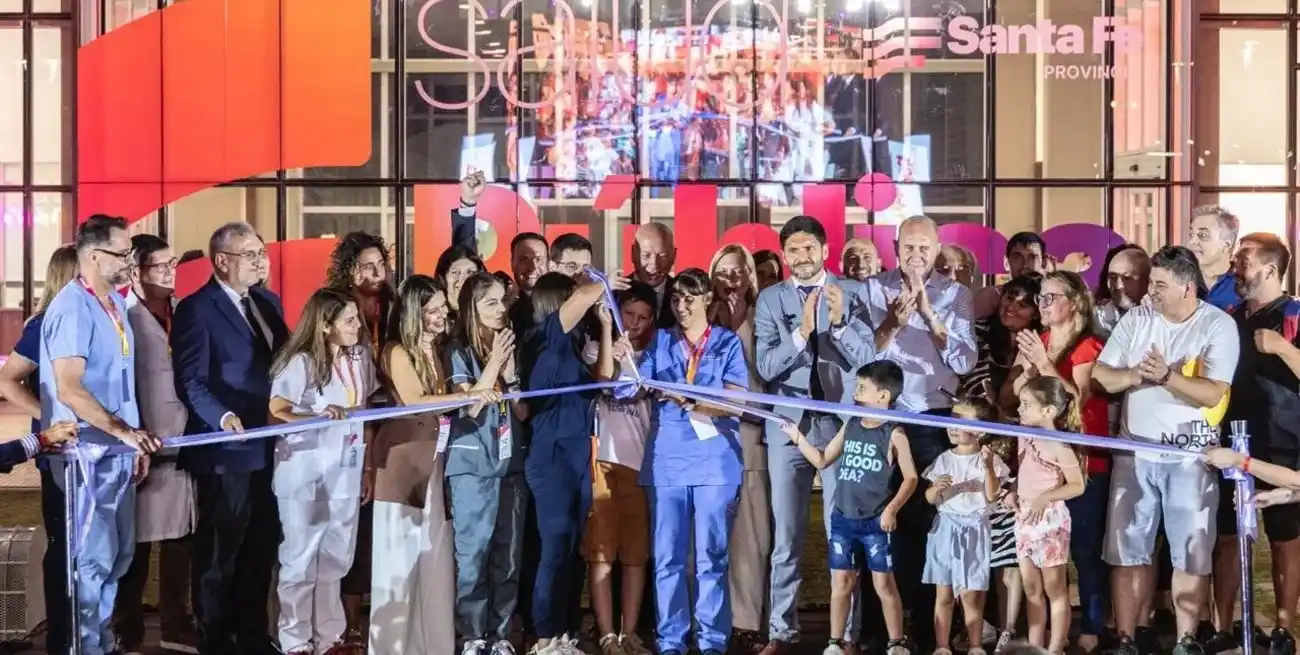 Pullaro inauguró el hospital más moderno del país junto a miles de vecinos y autoridades.