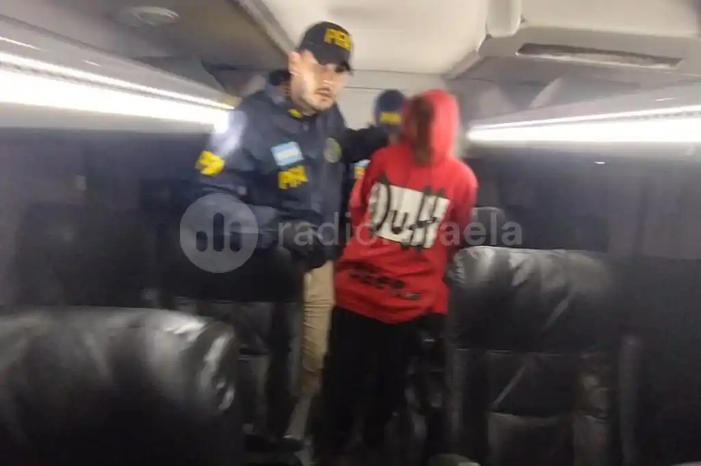 En un ómnibus en RP70, la Federal de Rafaela detuvo a un hombre con pedido de captura - 2