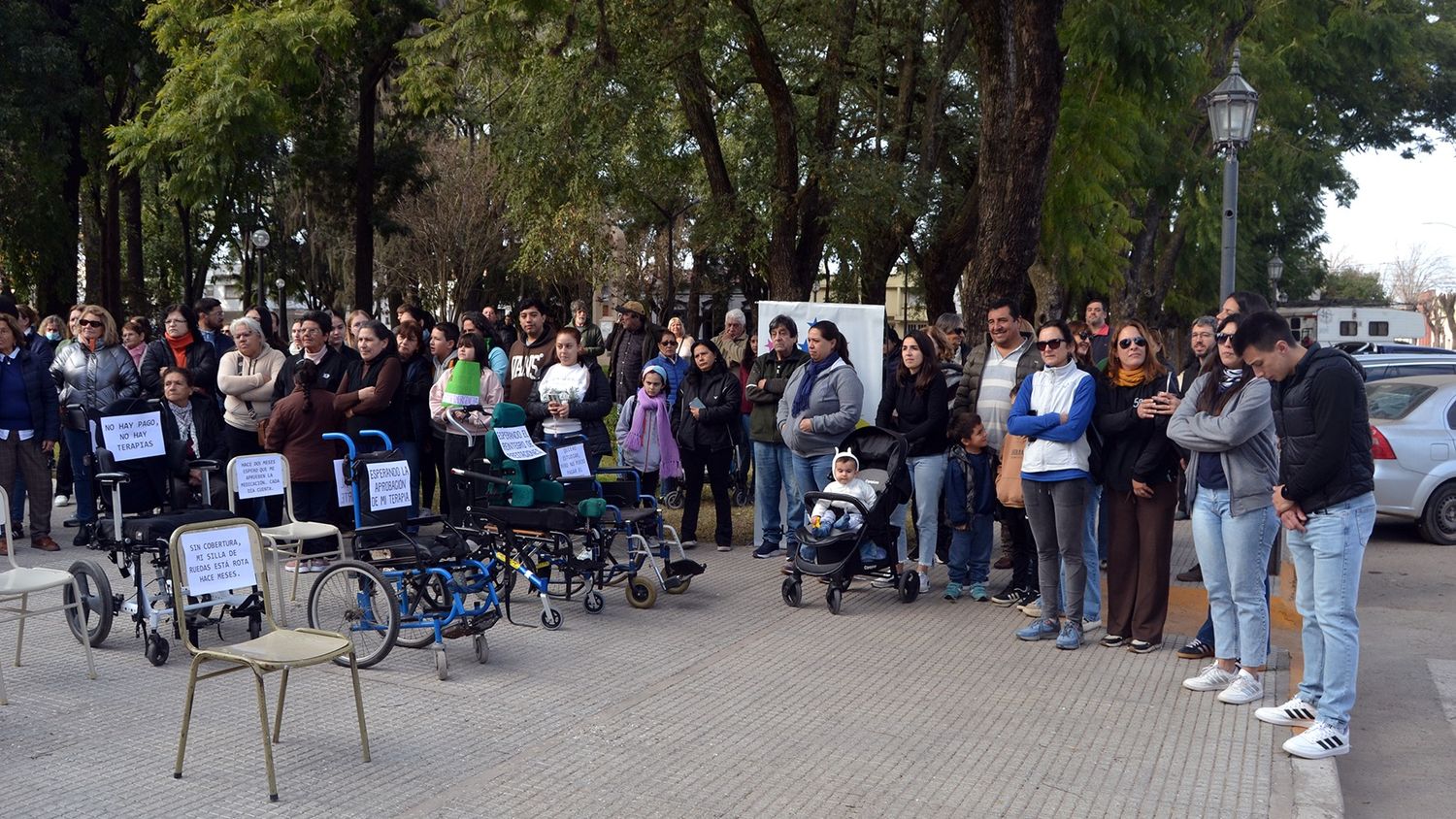 Lucecitas se manifestó ante una crisis que pide soluciones urgentes