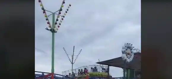 «SE FUE LA LUZ, COMPADRE»: Niños se quedan varados en atracción de parque de diversiones en Maracaibo (+VIDEO)