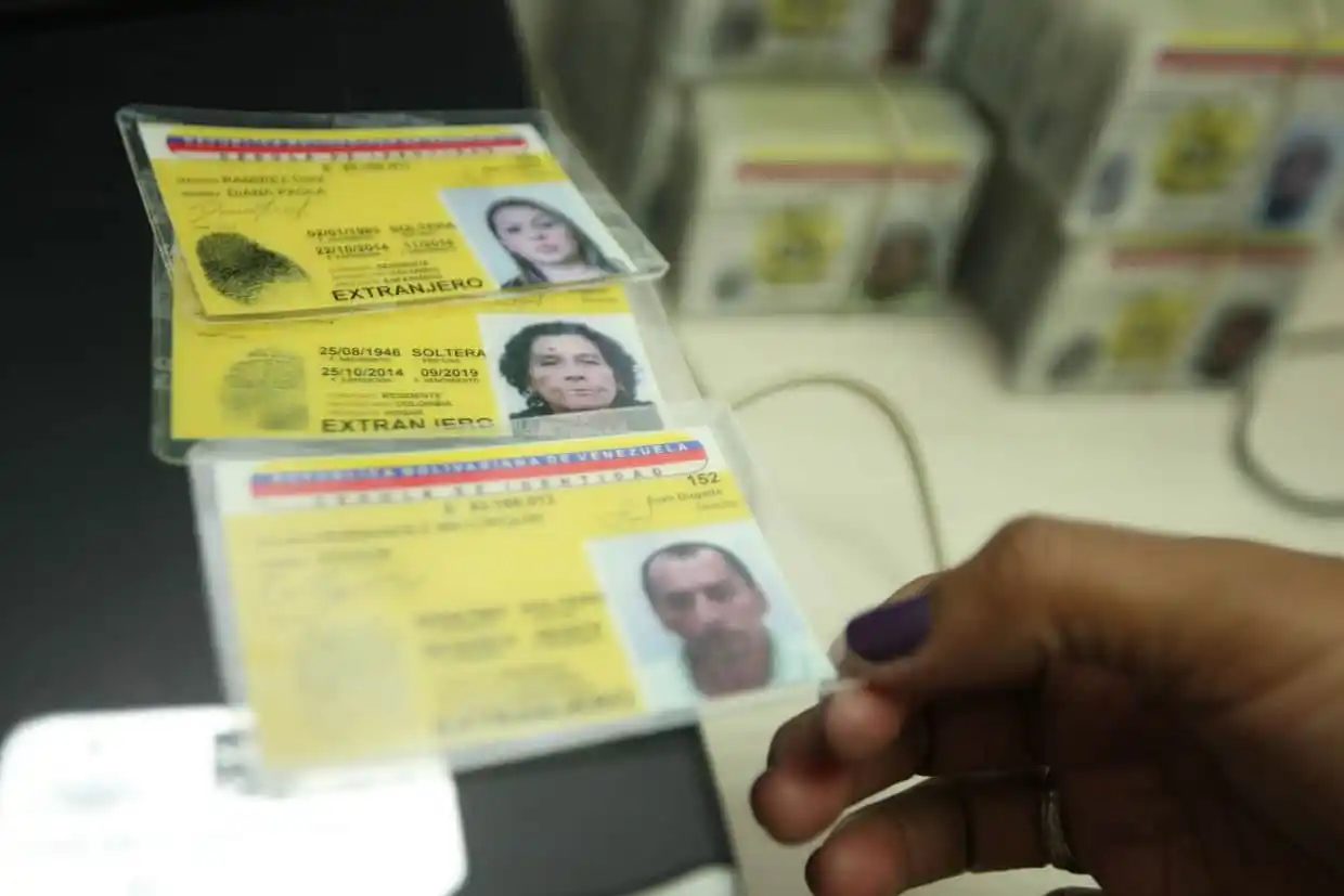 Extranjeros podrán usar documentos de identidad aún vencidos, anuncia el Saime