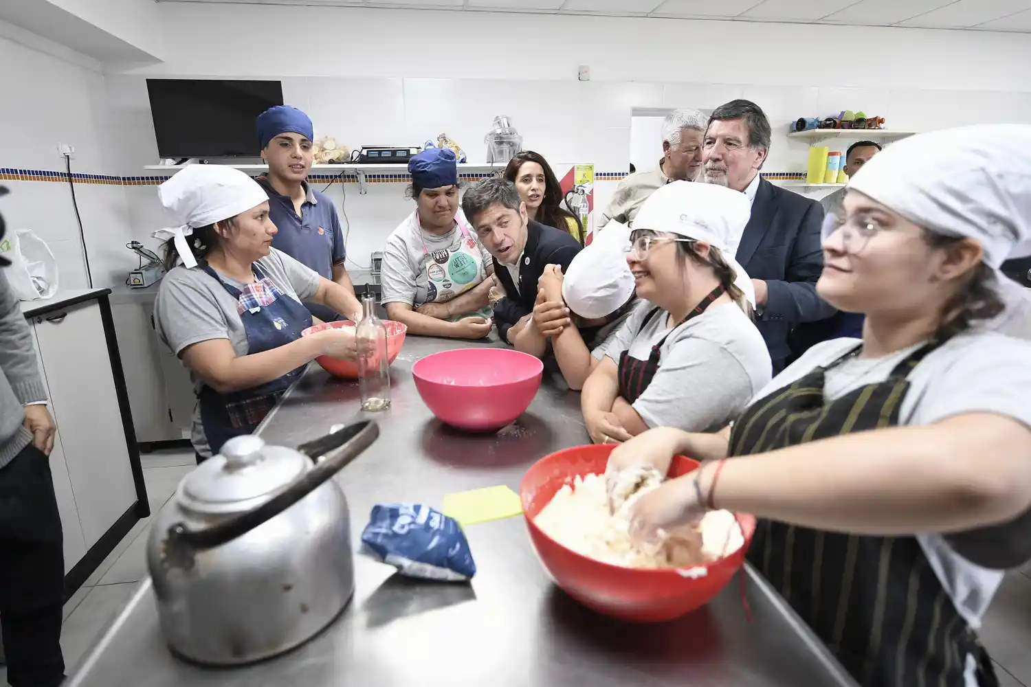 Kicillof visitó la Escuela de Educación Especial N°5.