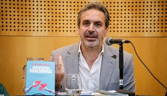 El juez presentó su libro en la Cámara de Diputados bonaerense.