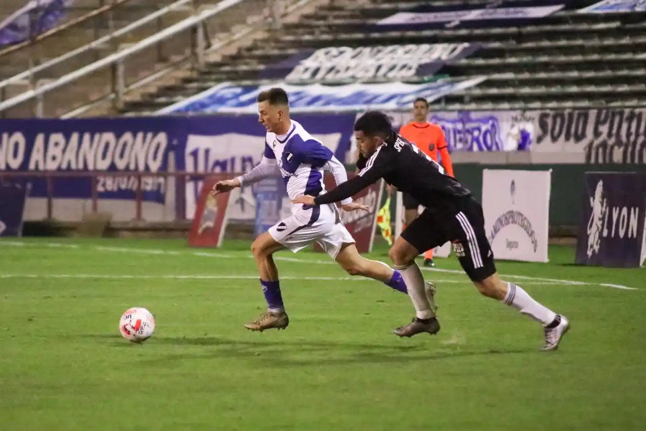 Alvarado volvió al triunfo en el Minella