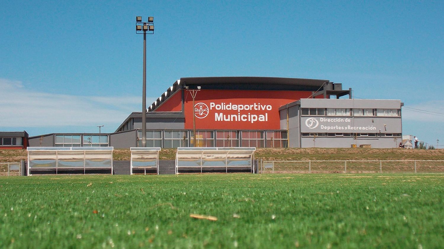 Licitan el remplazo del techo en el Polideportivo de Av. 10