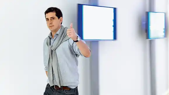 De Pedro insiste con su campaña por municipios peronistas: este viernes llega al Merlo de los hermanos Menéndez