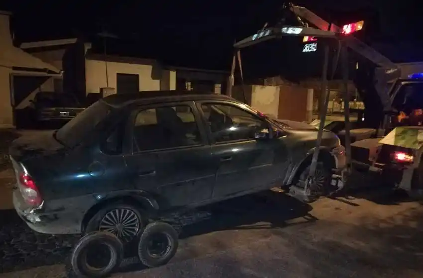 Conducía alcoholizado y chocó contra un poste