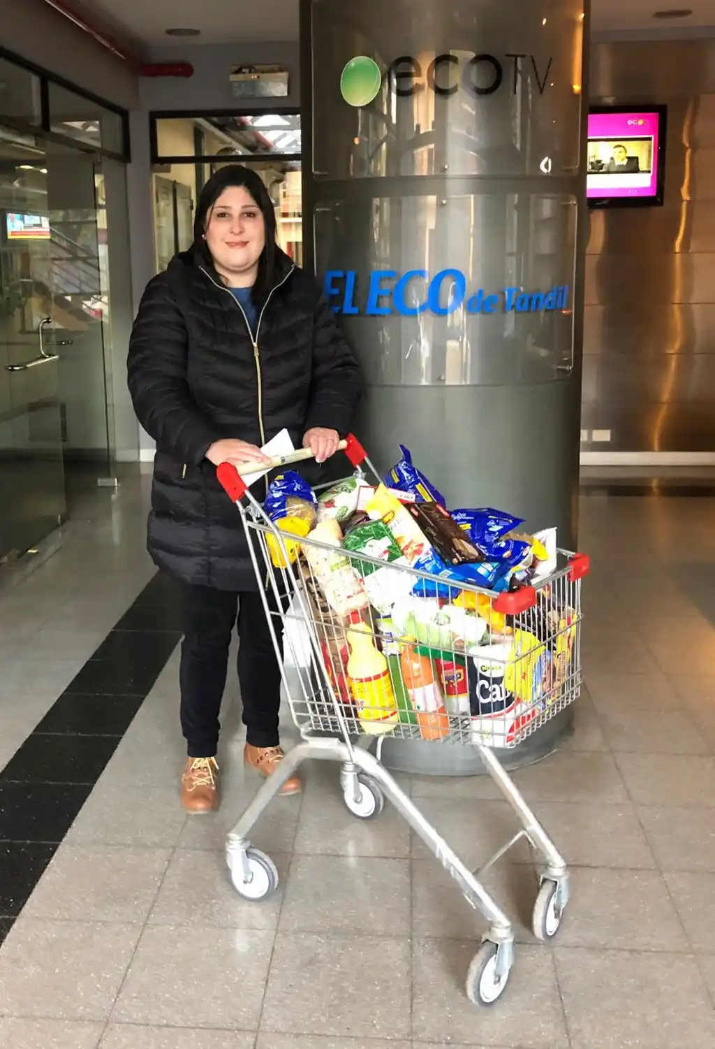 Entregamos otro carro repleto de mercadería