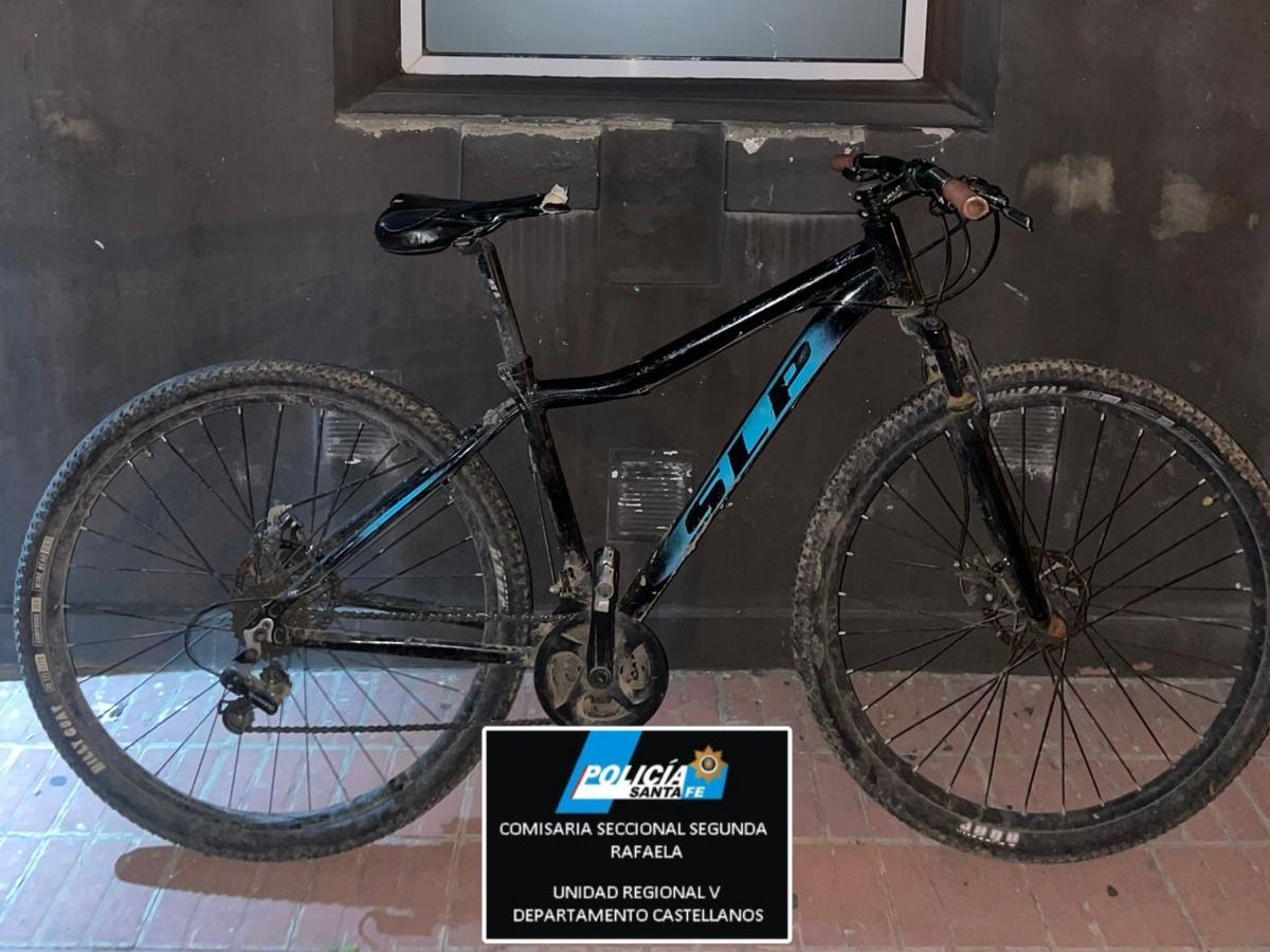 Encontraron una bicicleta abandonada en Bv. Roca y buscan a su dueño