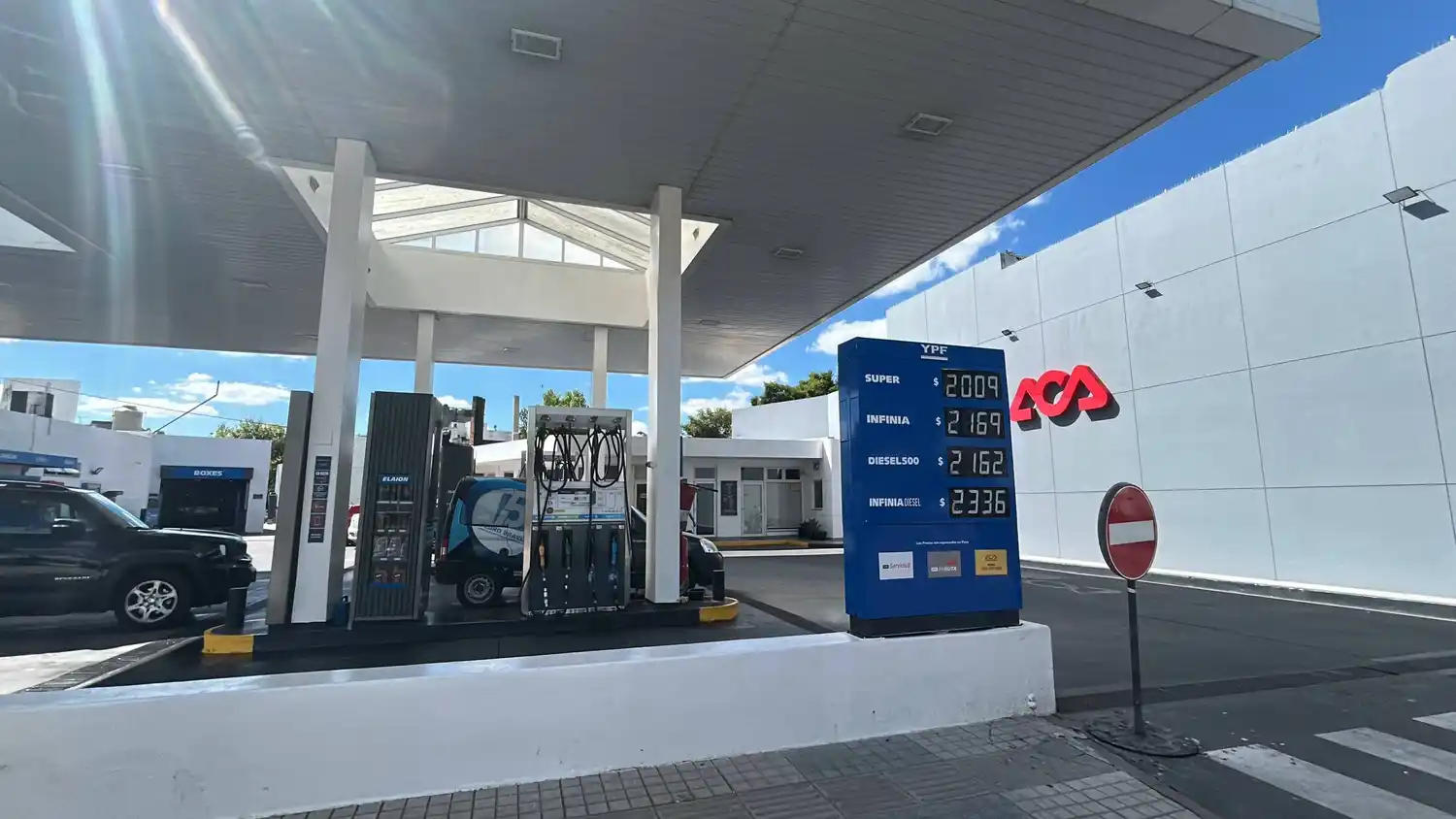 aumento de combustible estación de servicio ypf axion shell rafaela escalada - 2