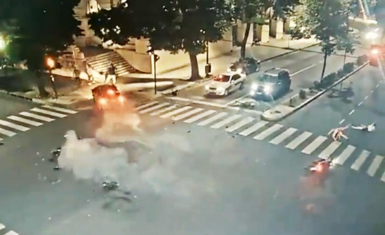 Imagen tomada del video de las cámaras de seguridad que registraron el fuerte impacto.
