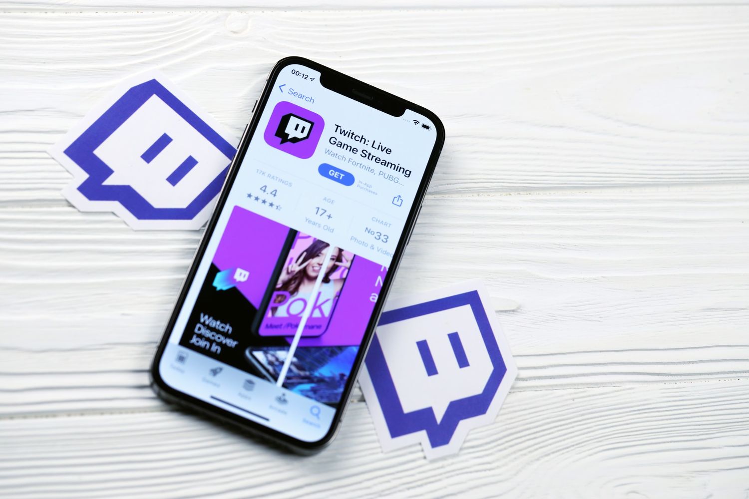 Celular con aplicación Twitch