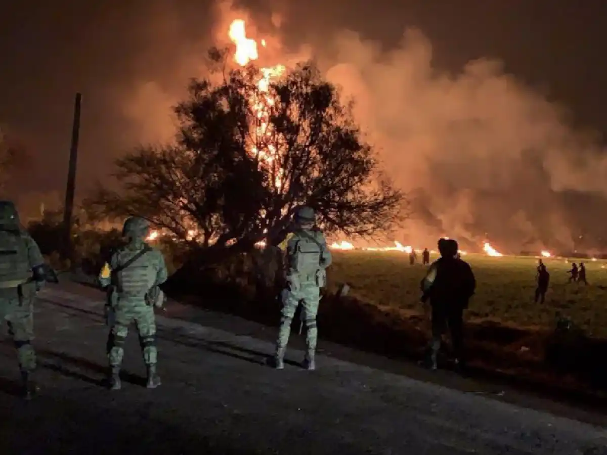 Al menos 21 muertos al explotar un oleoducto en México