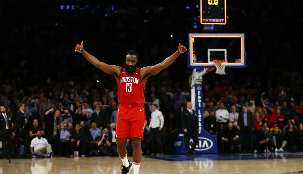 Descollante actuación de Harden, autor de 61 puntos