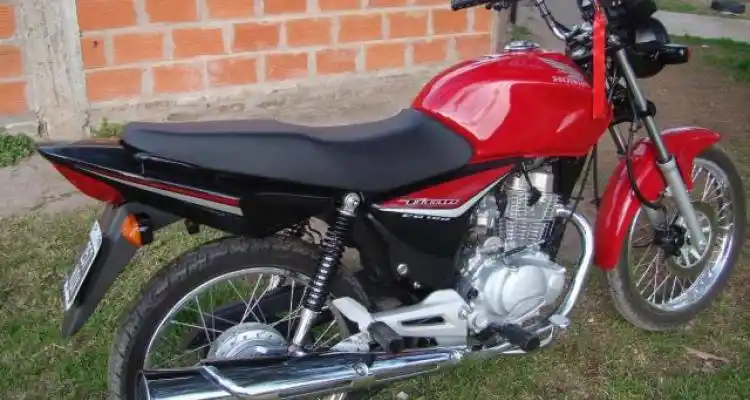 Le robaron la moto y policía la recuperó minutos más tarde