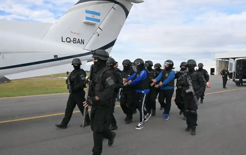 Así fue el traslado de los presos a Buenos Aires.