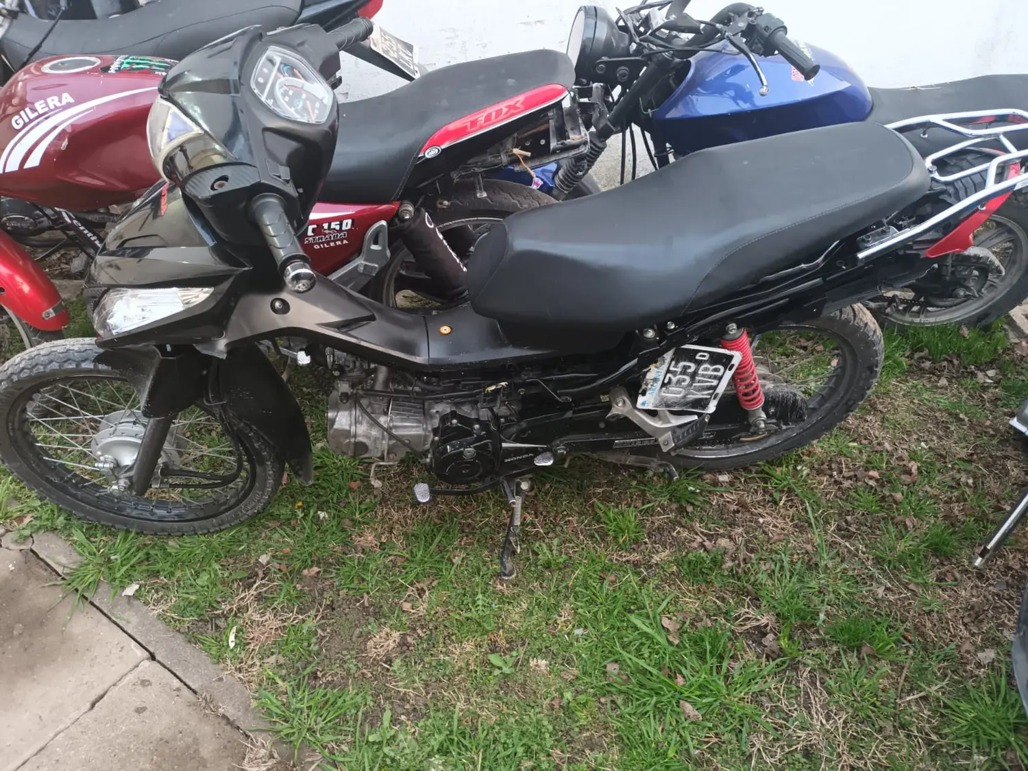 Chaves: aprehendieron a seis personas y recuperaron una moto robada