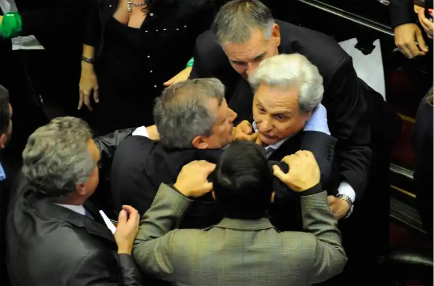 En medio del debate por el Presupuesto, Filmus y Massot casi se van a las manos