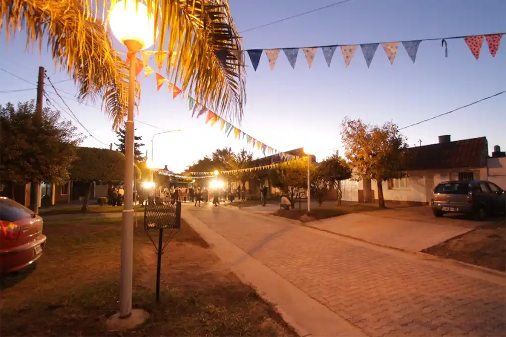Con esfuerzo compartido, Pasaje Paraguay también cuenta con pavimento articulado