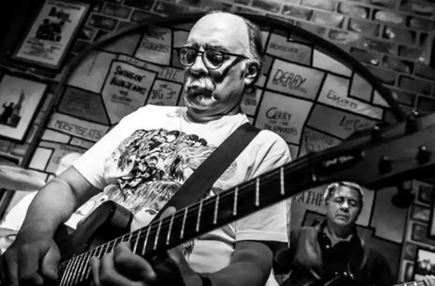 Murió por coronavirus el reconocido médico y bajista rosarino Fernando de la Riestra