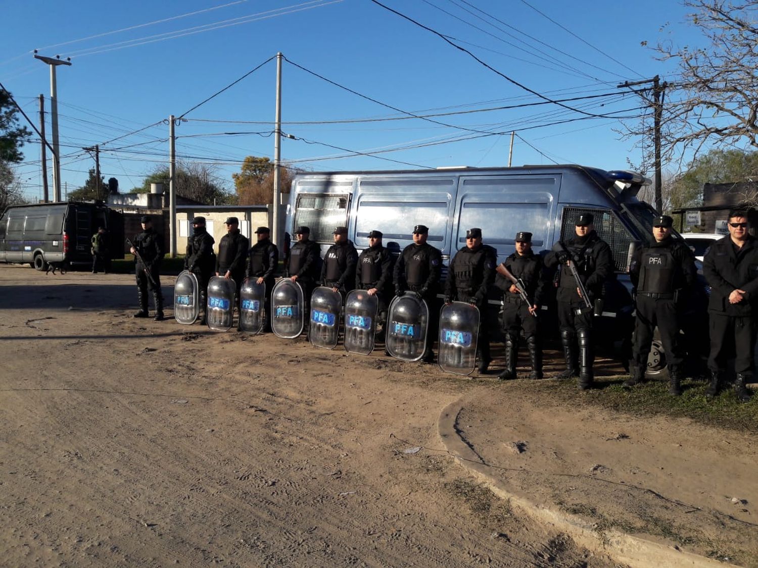 Barrio Los Troncos: detuvieron a 18 integrantes de una banda criminal