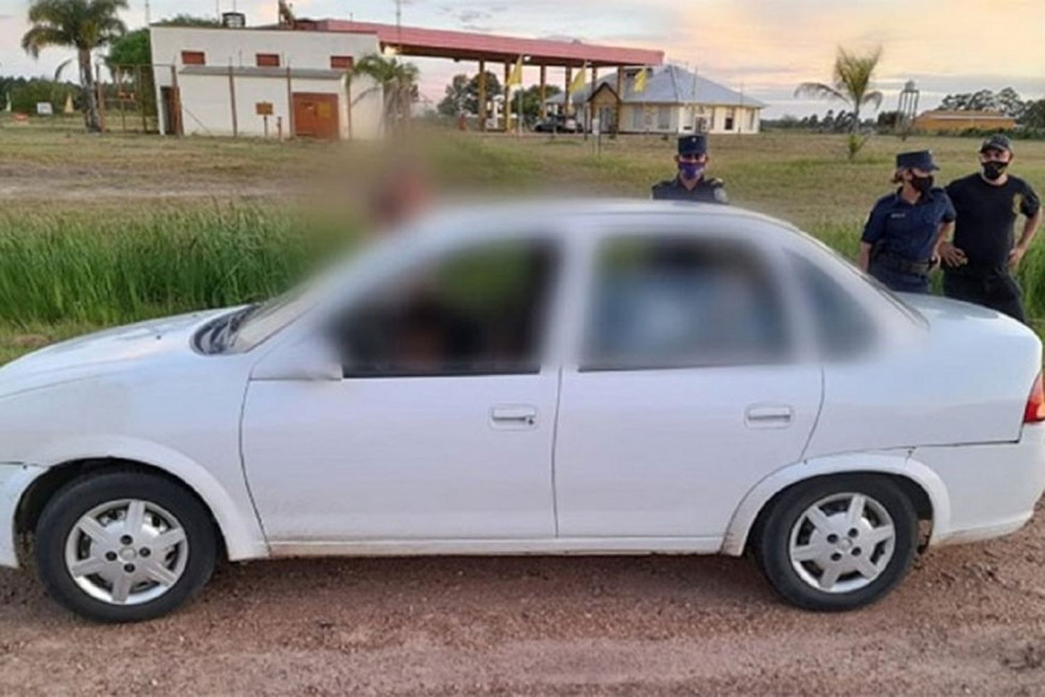 Transportaban droga en un remís junto a tres menores de edad