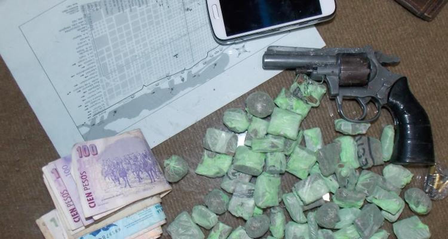 Investigaciones por drogas: En el allanamiento de La Laguna secuestraron ocho celulares