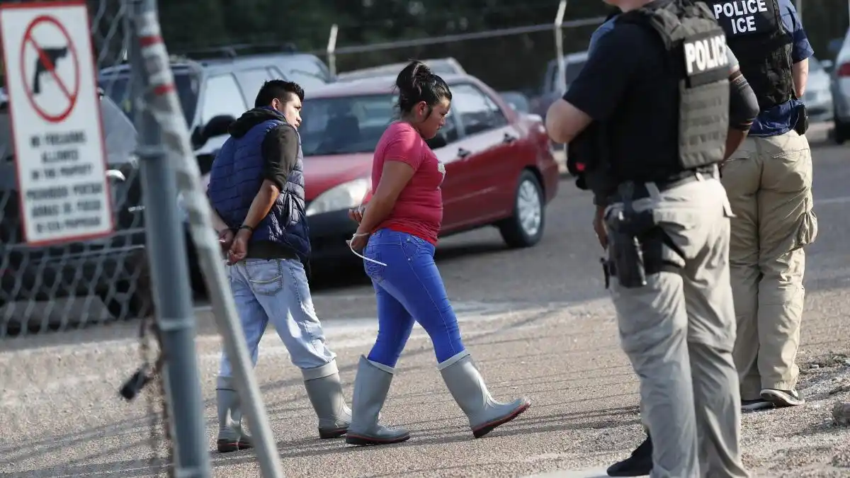 COMIENZAN las deportaciones de MIGRANTES tras REDADAS autorizadas por DONALD TRUMP (+Video)