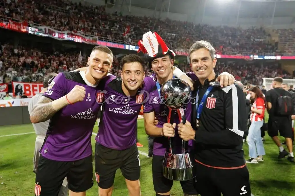 Juan Pablo Zozaya, junto a Fabricio Iacovich, Matías Mansilla y su entrenador de arqueros