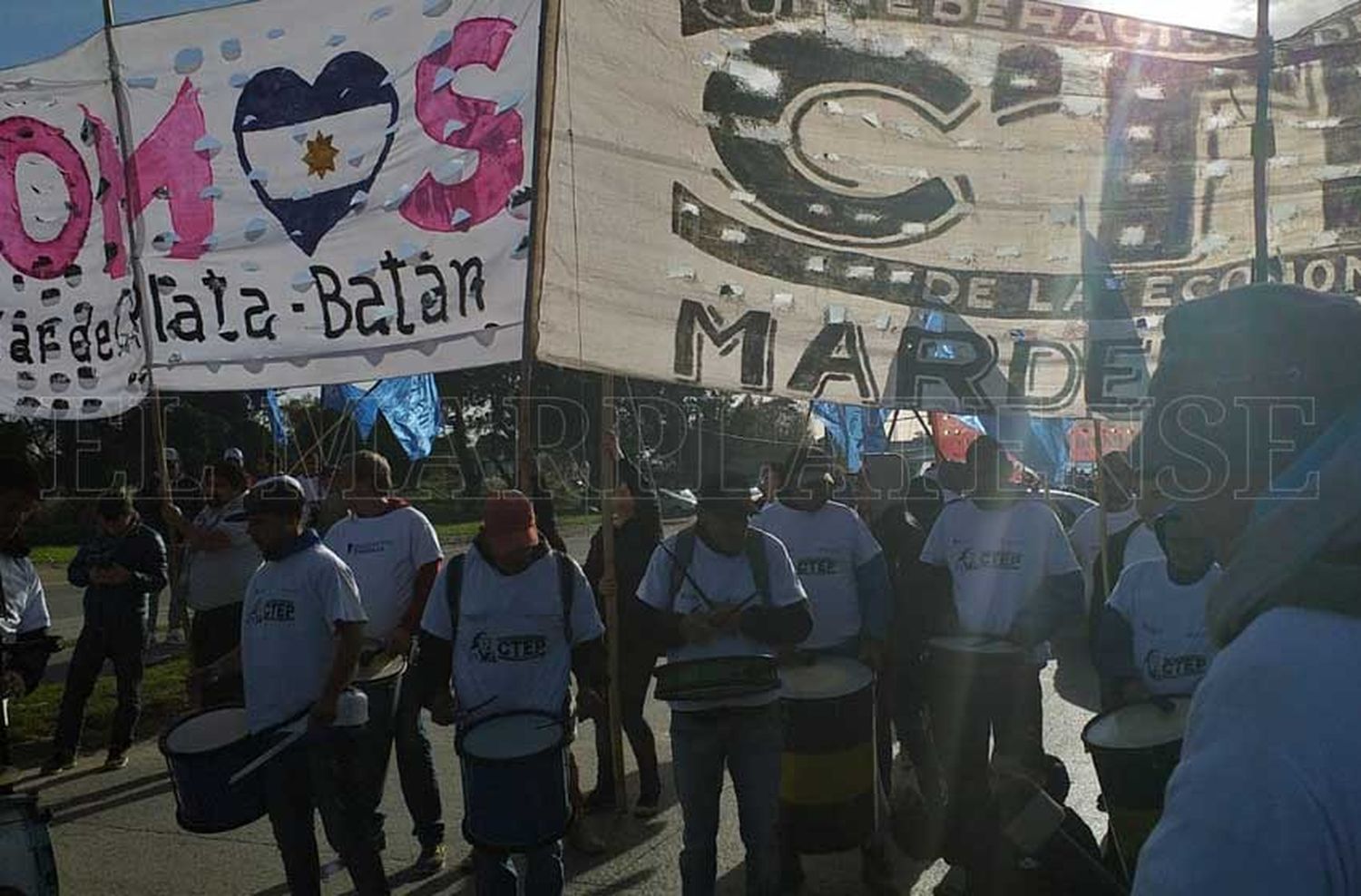 Manifestantes cortan la Ruta 88 durante el paro general