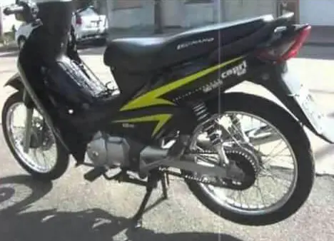 Robo frente a un colegio