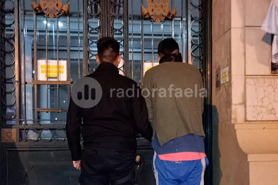 Capturaron a un reconocido delincuente merodeando en casas ajenas