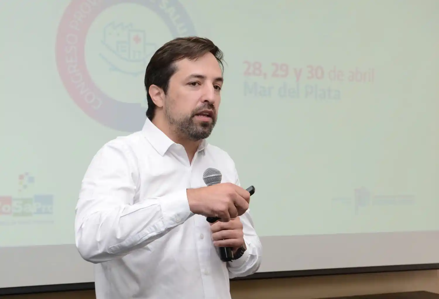 El ministro sostuvo que quienes promueven el escepticismo sobre las vacunas “buscan la destrucción del derecho a la salud”.