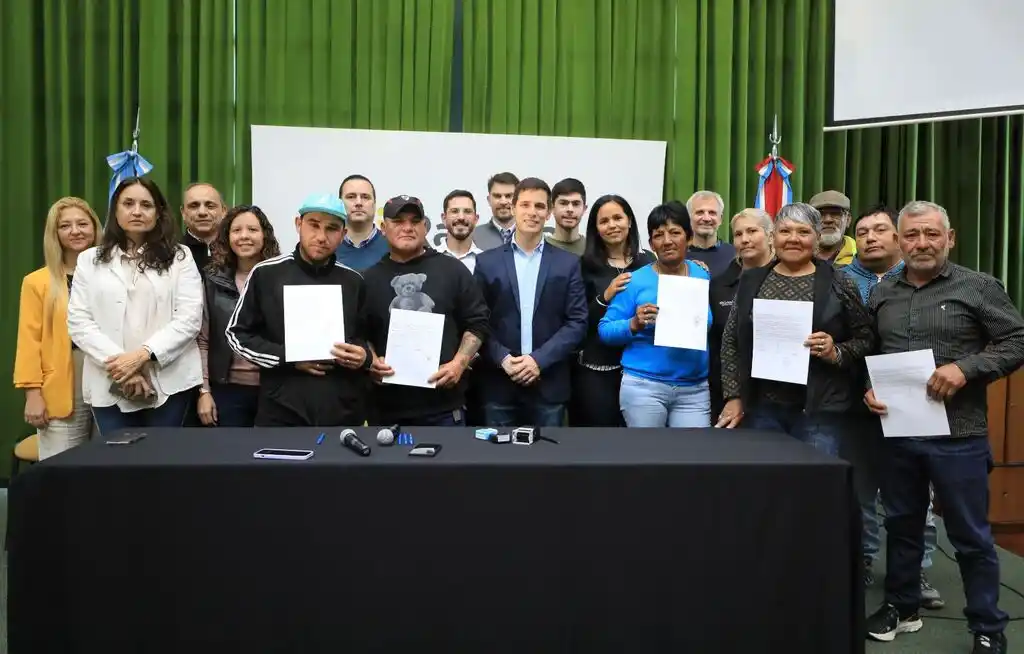 Firma de convenios con recicladores urbanos