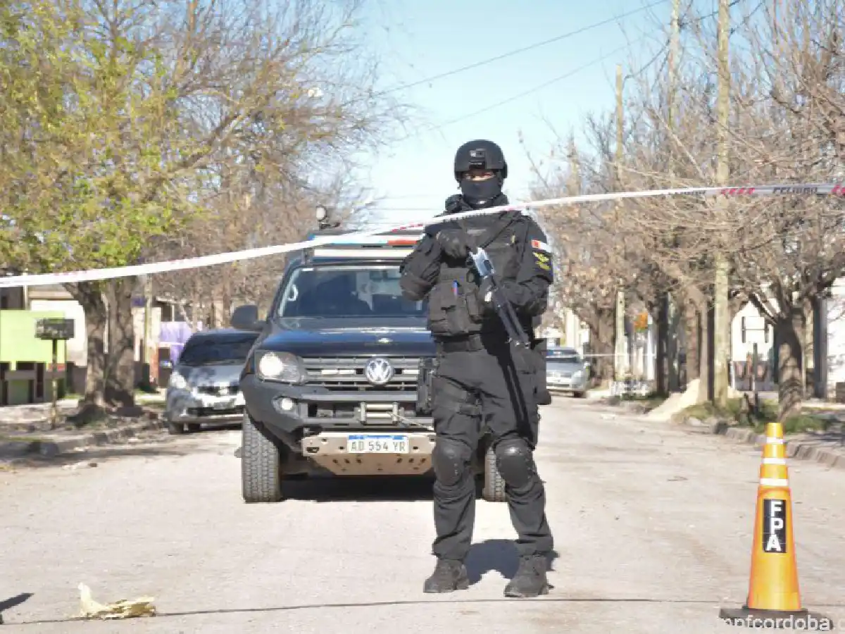 Banda narco: además del policía, cayó una mujer y un prófugo y secuestraron un arsenal   
