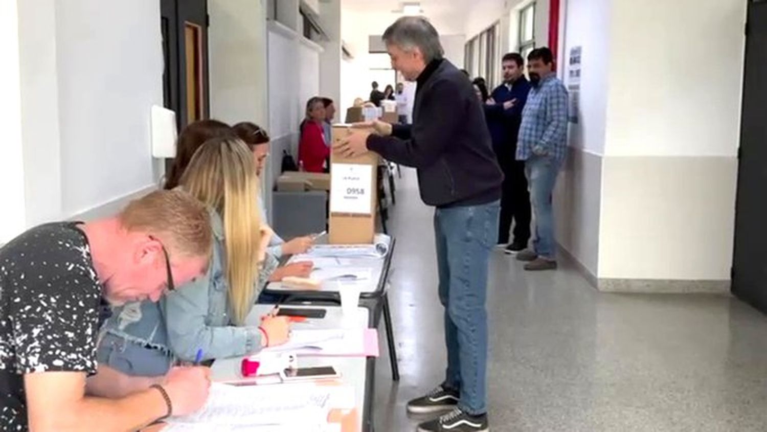 Votó Máximo Kirchner en La Plata: "Esta jornada me hace recordar mucho al 2003, cuando parecía que no había esperanza"