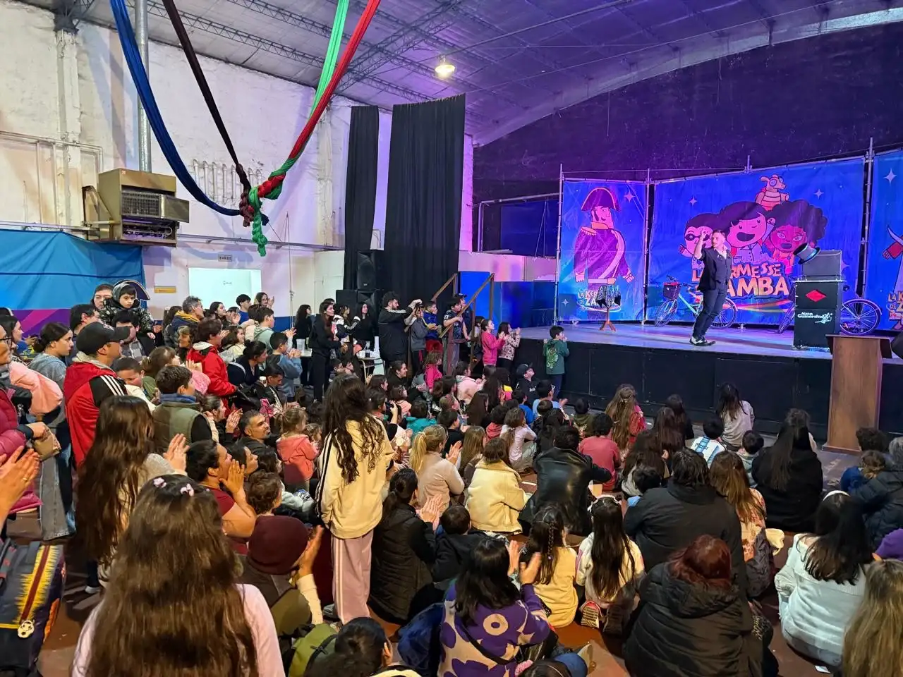 La Uni Barrial estuvo a pleno durante la tarde del domingo. Las familias disfrutaron de la Kermesse de Zamba.