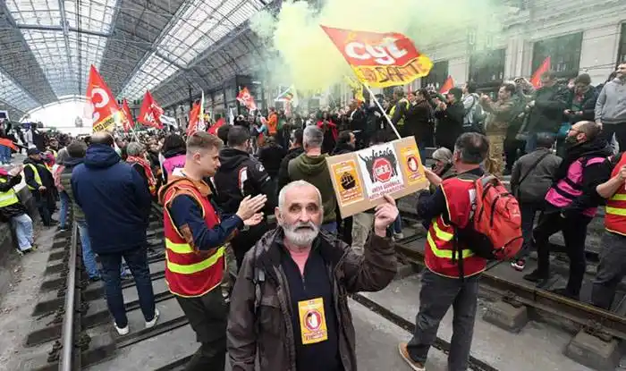 Fracasó el intento de bloqueo y queda aprobada  la reforma jubilatoria de Macron