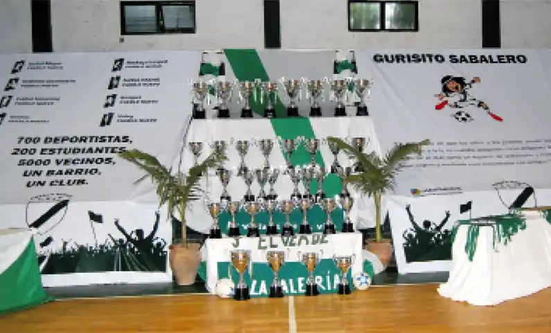 Presentaron el reglamento, trofeos y medallas del Torneo Gurisito Sabalero
