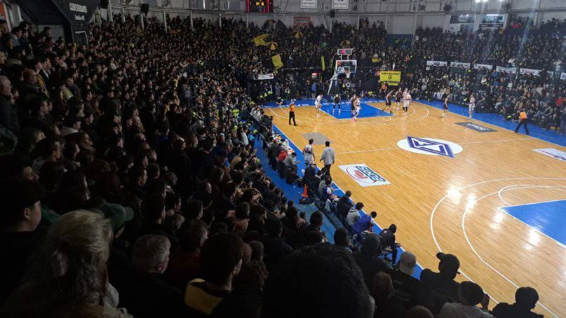 Bahía Blanca vibró con la gran final del básquet: Olimpo salió campeón ante una multitud y hubo escándalo en la tribuna