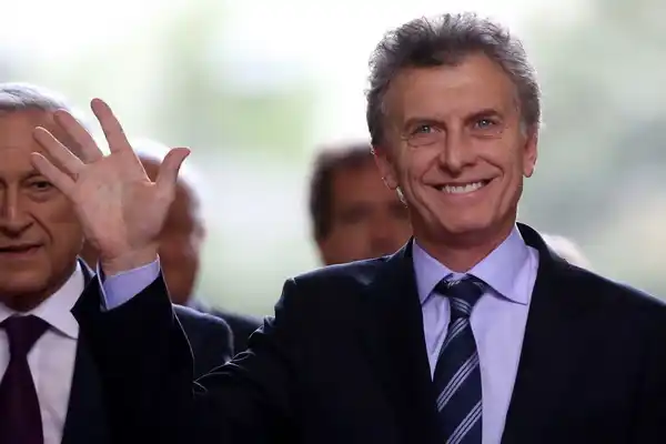 El Presidente anda con la podadora en la mano, córrase porque lo corta
