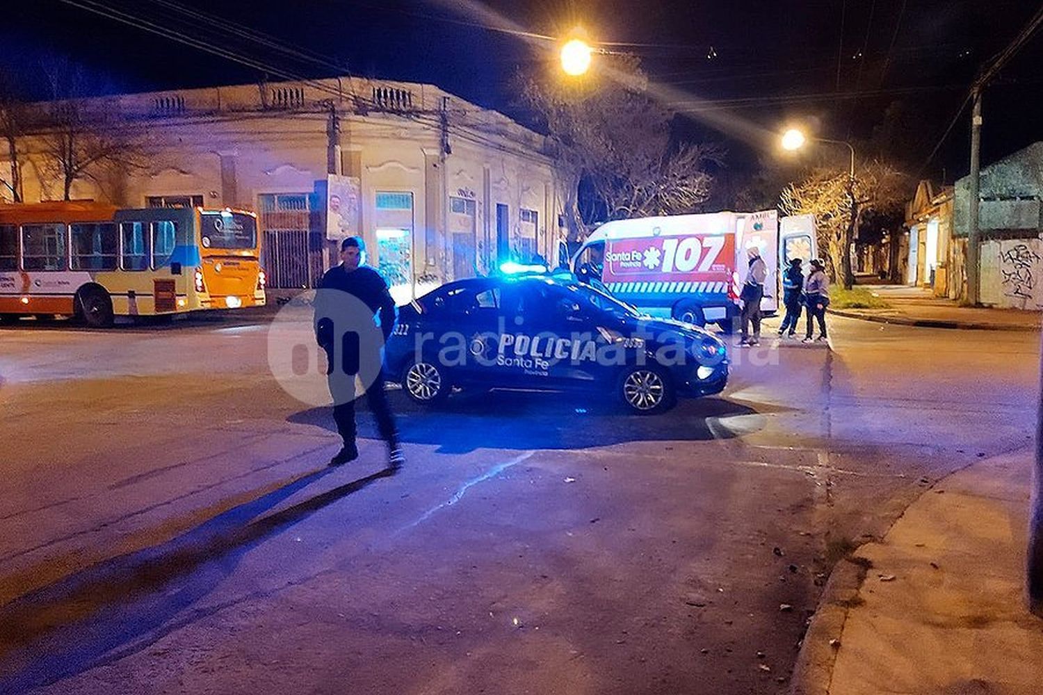 Luego del trágico accidente, aparecieron pintadas en las calles Lamadrid y Bolívar