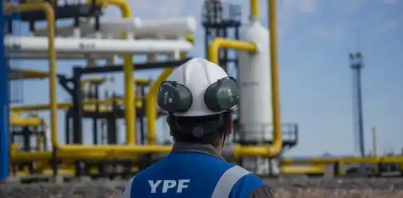 Juicio por YPF: la Justicia de EE.UU. le ordenó al Gobierno entregar mails y mensajes de Caputo y Massa